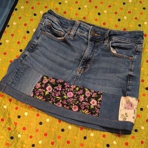 American Eagle Outfitters Blue Denim Jeans with Contrast Stitching